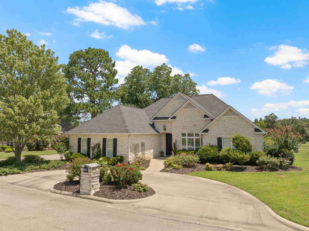 108 Links Drive