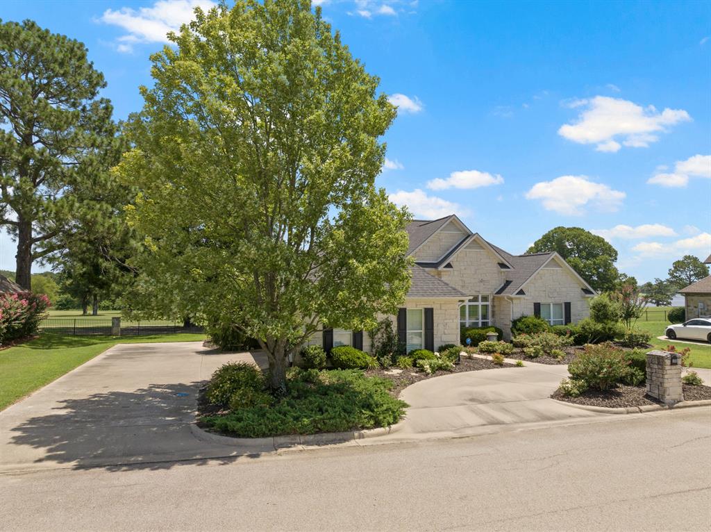 108 Links Drive