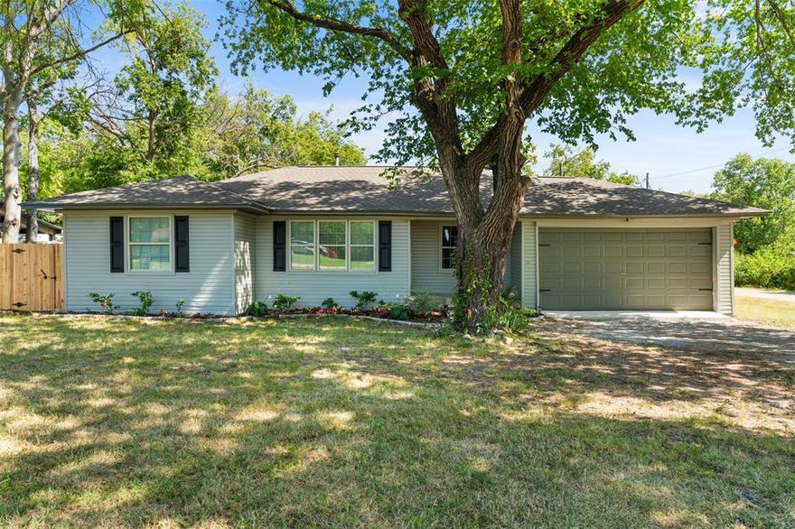 Beautifully renovated 3 bedroom 1.5 bedroom home on a CORNER LOT. Home has attached 2 car garage, large front
and backyard with covered porch in the front with lots of shade providing trees, and large eat in kitchen in addition to a
formal dining room and insulated windows. Have the best of both worlds with the small town feel while being a short
drive from the DFW area ...don't miss out!