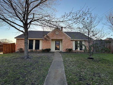 Photo of 7921 Freeland Drive, Plano, TX 75025 (MLS # 21315320)