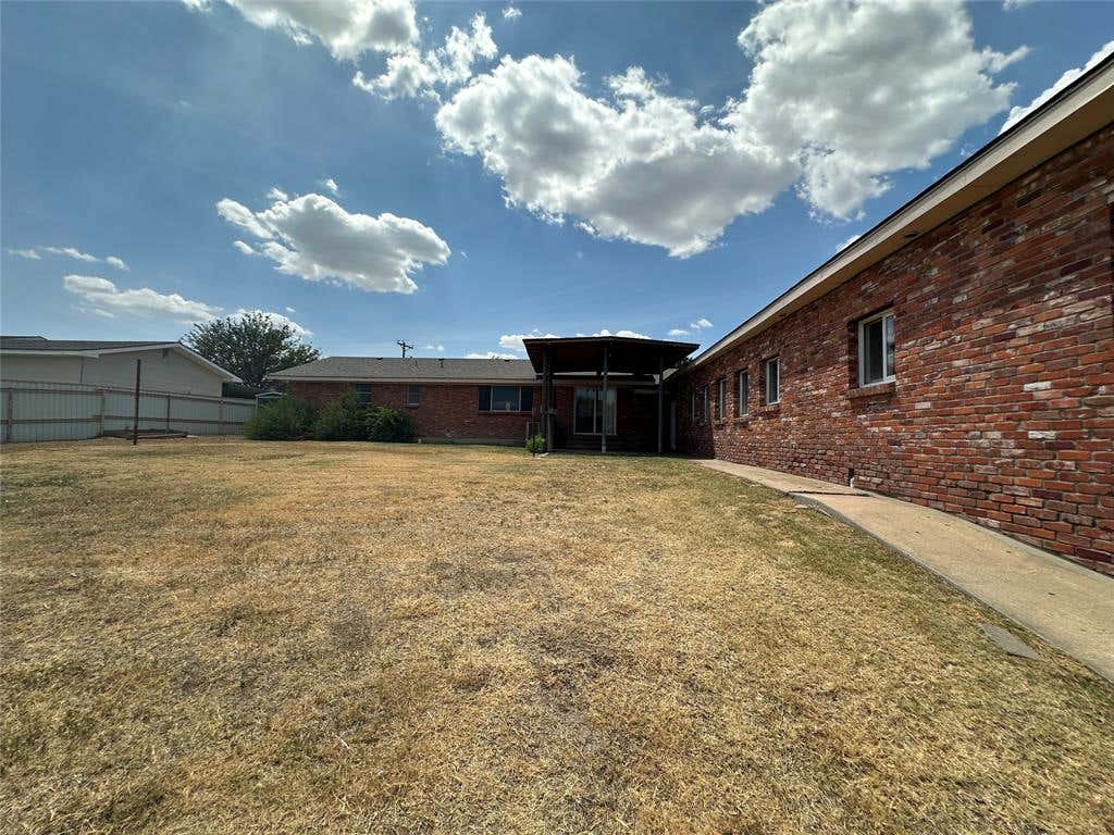 Photo of 1308 Lion Street, Miami, TX 79059 (MLS # 21350378)