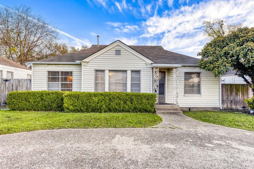 This inviting one-story brick home is the perfect canvas for anyone looking to add their own touch. Filled with charming details—including an arched entryway that sets a welcoming tone—it offers great bones and endless potential in a highly sought-after school district. The layout features three comfortable bedrooms and a spacious living area, giving families room to grow. Outside, the large backyard provides plenty of space for play, gardening, or future outdoor living projects. Whether you're an investor or a homeowner with vision, this property offers an incredible opportunity to create something special