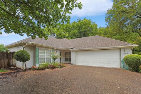 A home in Benbrook