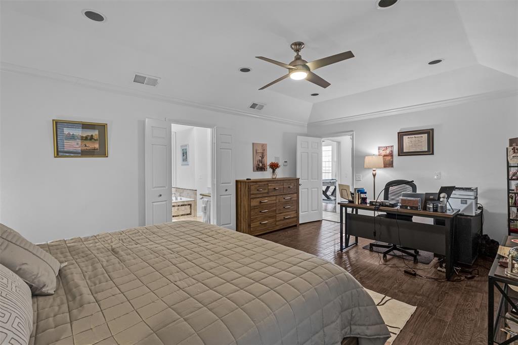 Club Manor - Residential