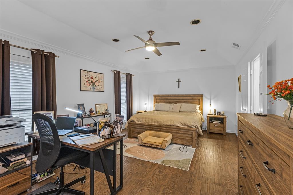 Club Manor - Residential