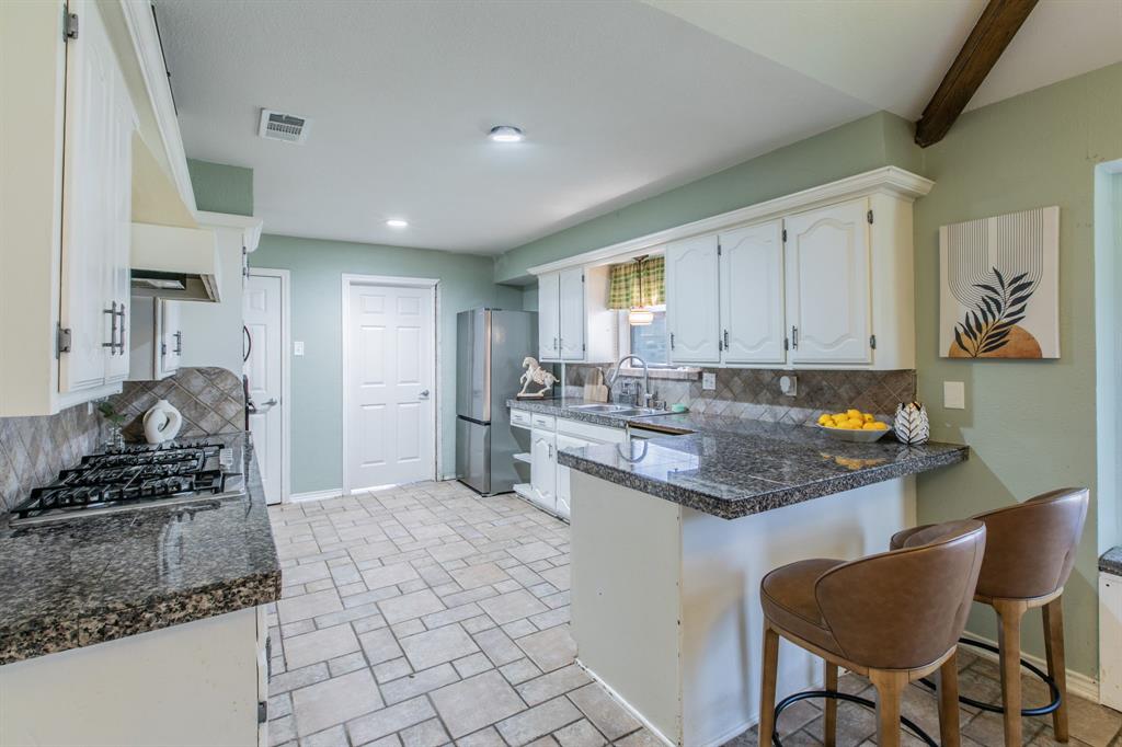 3302 Oxford Drive