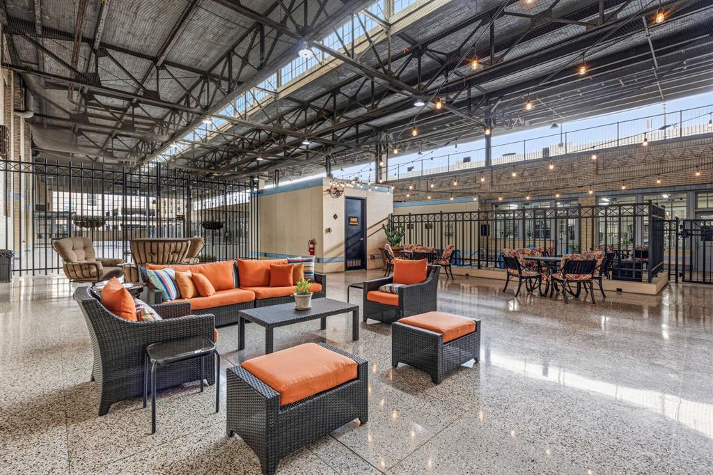 Texas & Pacific Lofts Condo - Residential