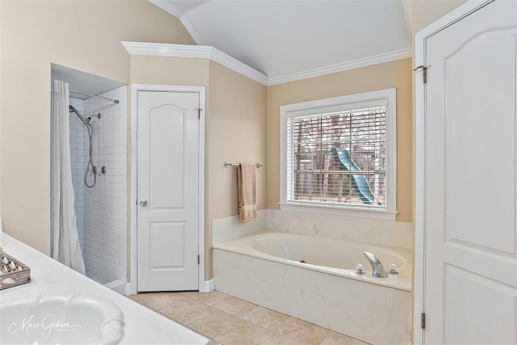 Bossier City, Louisiana 71111, United States, 4 Bedrooms Bedrooms, ,2 BathroomsBathrooms,Residential,Pending,2395