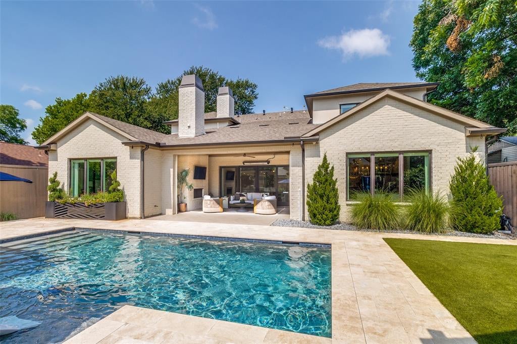 6716 Oriole Drive