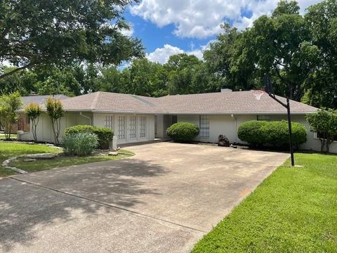 1942 S Lakeshore Rockwall TX 75087
