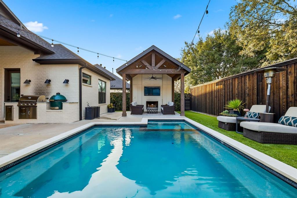 Whisper Rock - Residential