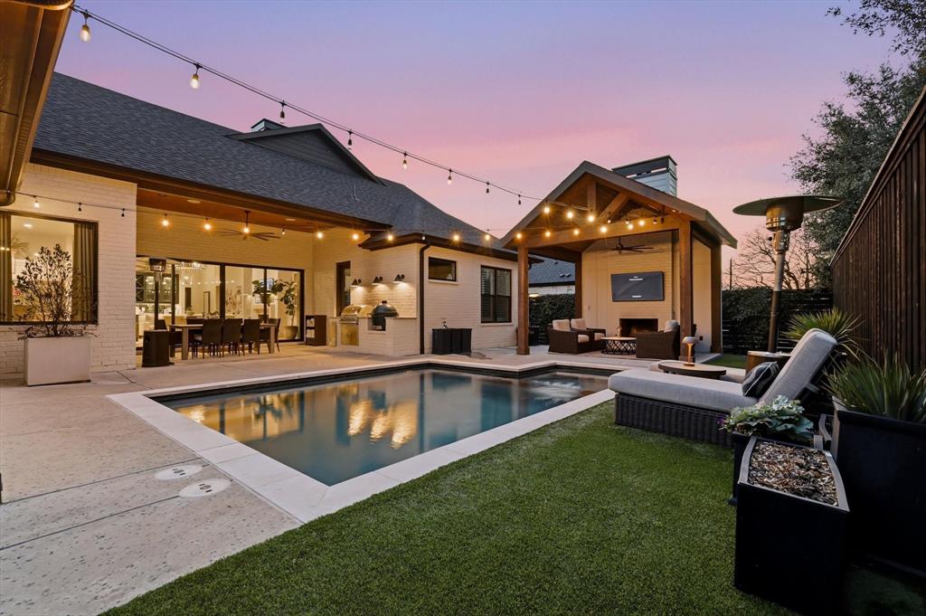 Whisper Rock - Residential