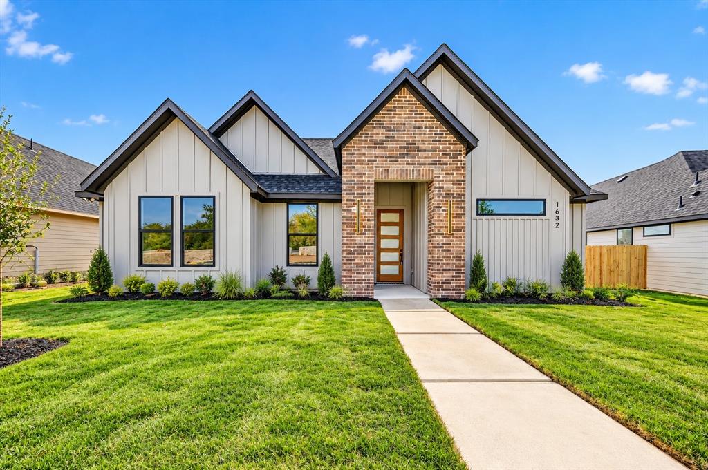 1632 W Wintergreen Road