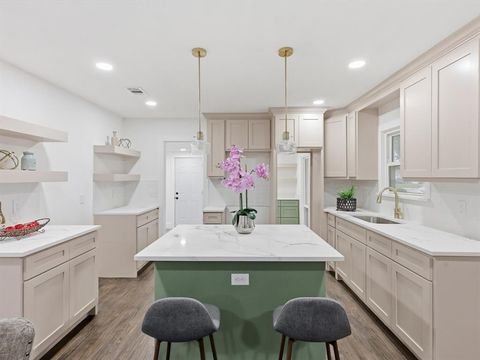 Photo of 6624 Reeves Street, Richland Hills, TX 76118 (MLS # 21163844)