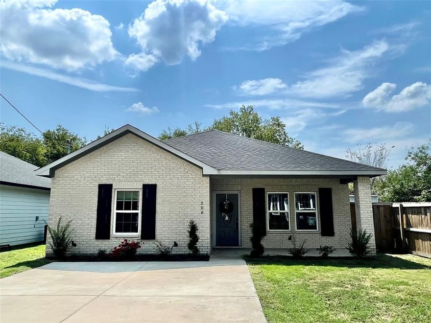 Seller is offering a $10,000 credit to the buyer! A flexible incentive to make this home even more affordable! Do you rather to lease? Now available to lease for $2000 a month! Like New Home Move In Ready with Modern Finishes.
Welcome to this beautifully maintained, like new home featuring three spacious bedrooms and two full bathrooms, thoughtfully designed for both comfort and style. Each bathroom showcases modern cabinetry, natural stone countertops, contemporary fixtures, and elegant ceramic tiled showers.
The heart of the home is a stunning modern kitchen equipped with white cabinetry, a stylish backsplash, natural stone countertops, and all the essential appliances, perfect for cooking and entertaining. The open concept floor plan seamlessly connects the kitchen, dining, and living areas, creating an ideal space for gatherings with family and friends.
Additional features include:
Modern light fixtures and ceiling fans
Carpeted bedrooms for added warmth and comfort
Expansive backyard with a covered patio, perfect for relaxing or enjoying outdoor meals and BBQs
This home offers the perfect blend of style, functionality, and outdoor space. Don’t miss your opportunity to own this turnkey property, schedule your showing today.