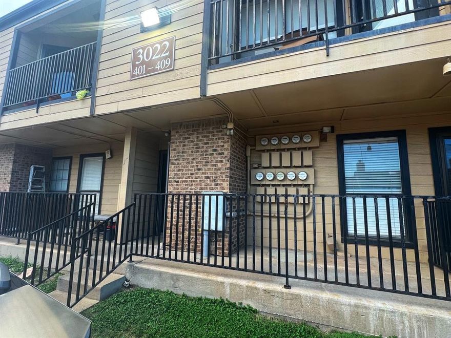 Location-location-location. Can get anywhere within 25 minutes. Airport, downtown, Korean Town . This cozy one-bedroom, one-bathroom home  features a finished area of 753 sq.ft. Perfect for those looking for a peaceful retreat. Don't miss out on this unique property with endless potential.