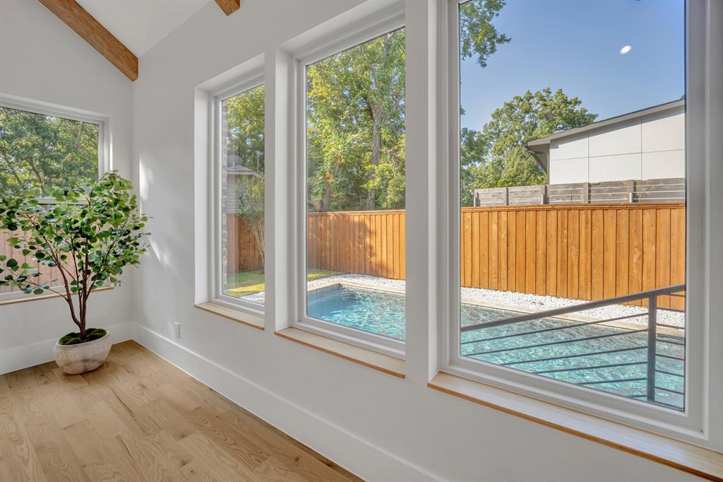 Henderson Avenue - Residential