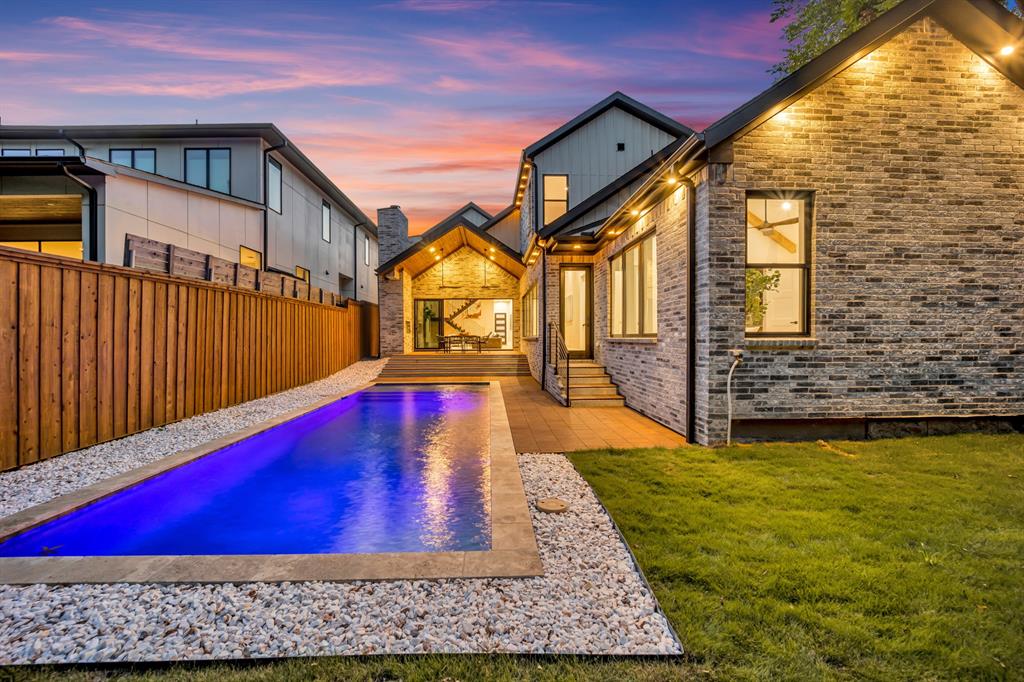 Henderson Avenue - Residential