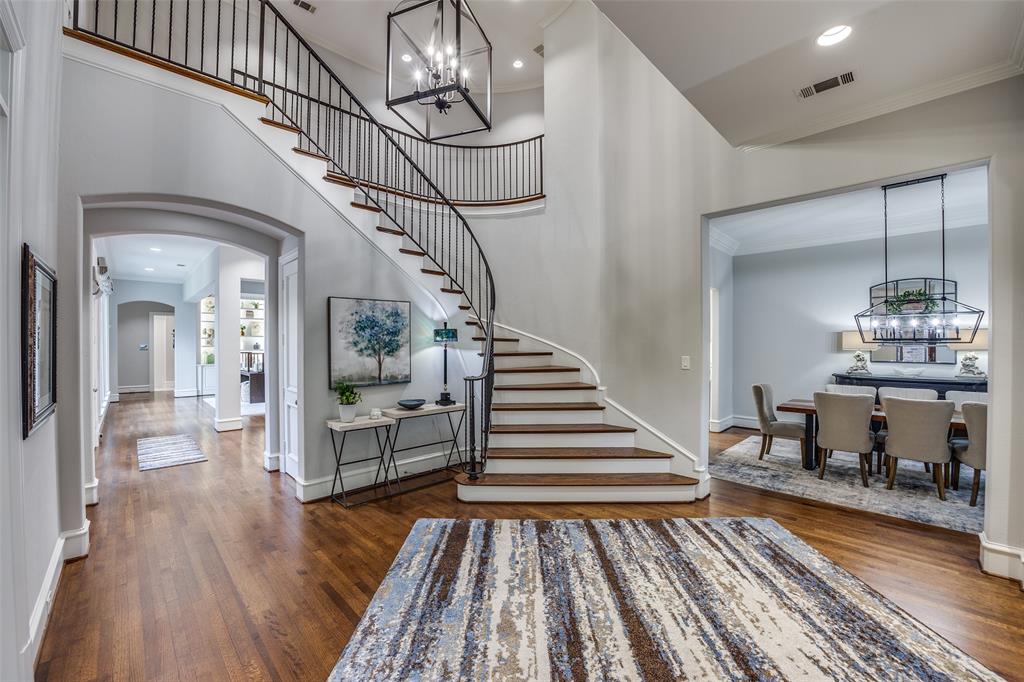 6910 Oak Manor Drive