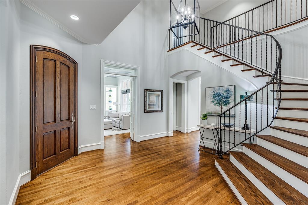 6910 Oak Manor Drive