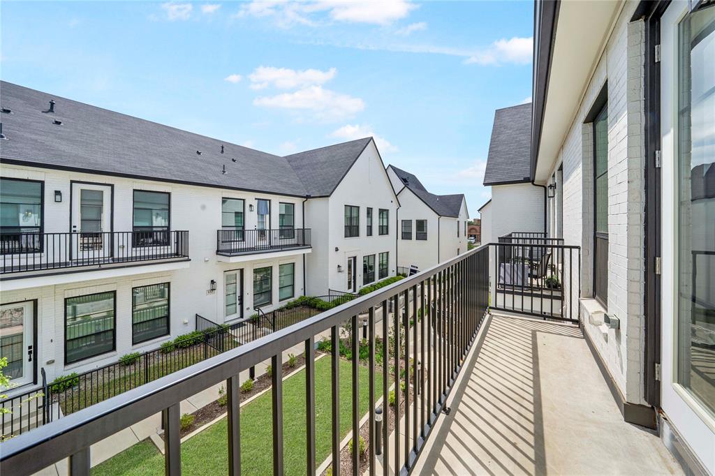 Main 7 Twnhm Add - Residential