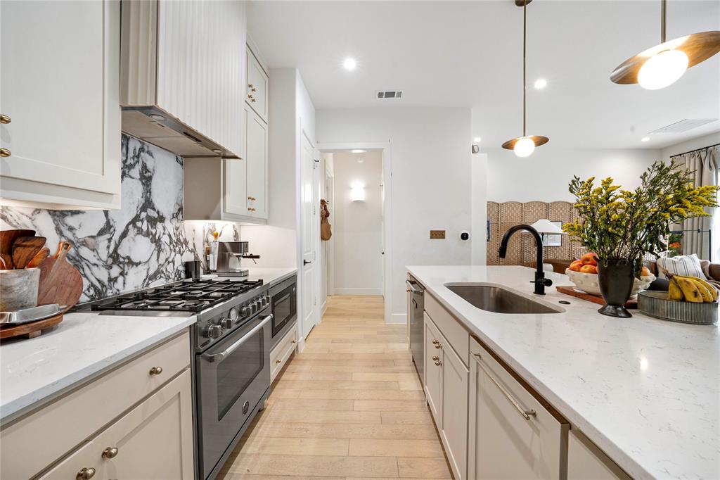 Main 7 Twnhm Add - Residential