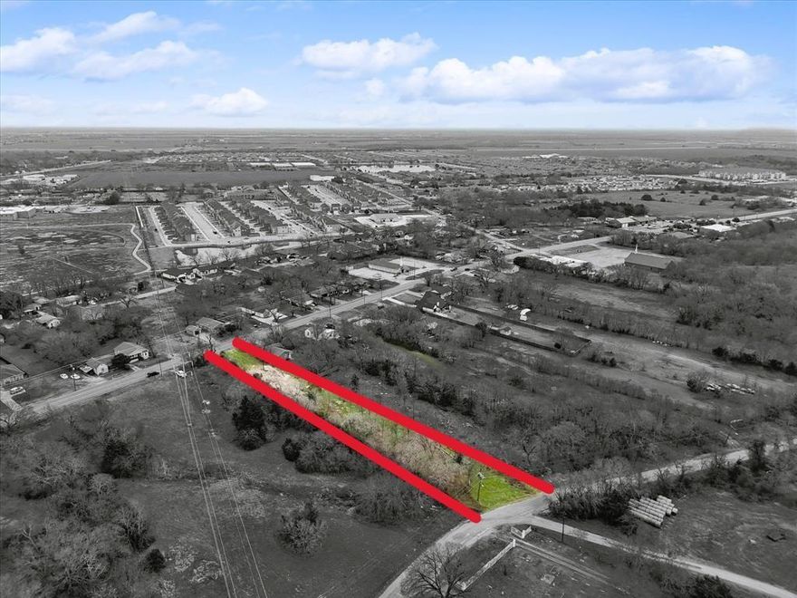 If you’re looking to build your dream home in the heart of Waxahachie, look no further! This flat, residential ½-acre lot is ideally located just minutes from downtown Waxahachie with no HOA. The property offers excellent flexibility—build one custom home with a large backyard or subdivide for multiple homes (buyer to verify). An existing non-functional light pole is located near the center of the lot and can be removed by the city.
Don’t miss this rare opportunity to own a spacious lot in a prime, growing area.