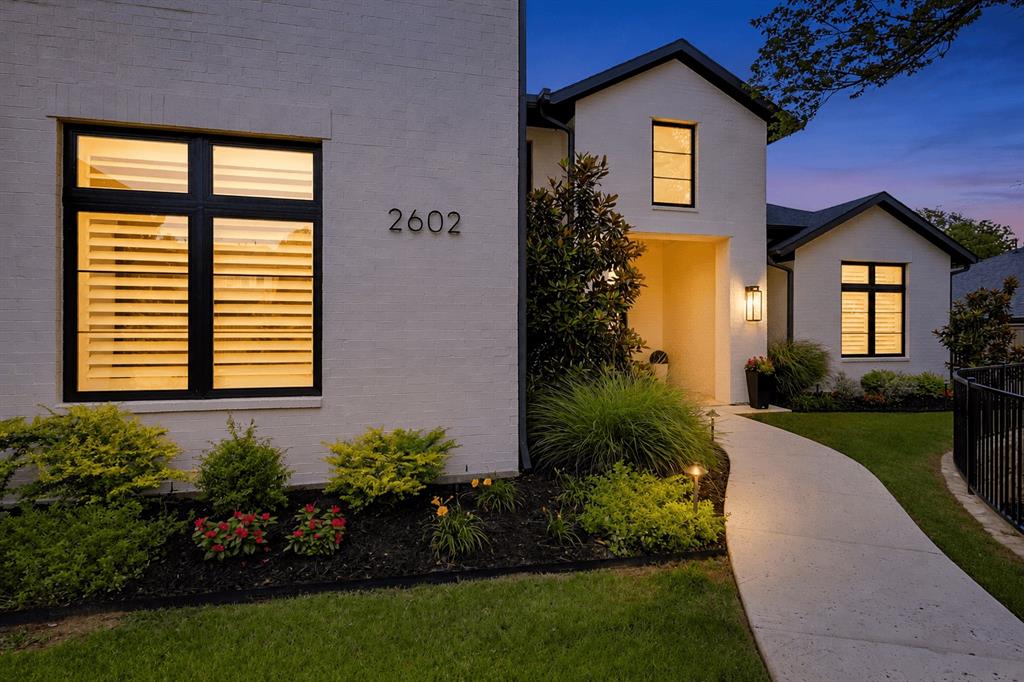 2602 Pointe Court