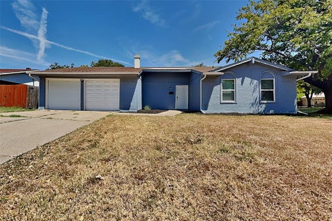 Photo of 622 W Springdale Lane, Grand Prairie, TX 75052 (MLS # 21367281)