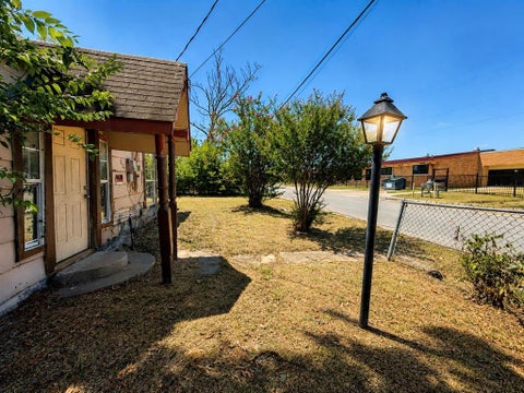Photo of 921 S Medora Street, Terrell, TX 75160 (MLS # 21357147)