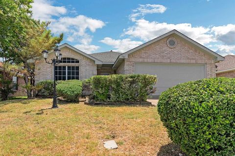 Photo of 721 Somerset Drive, Cedar Hill, TX 75104 (MLS # 21135788)
