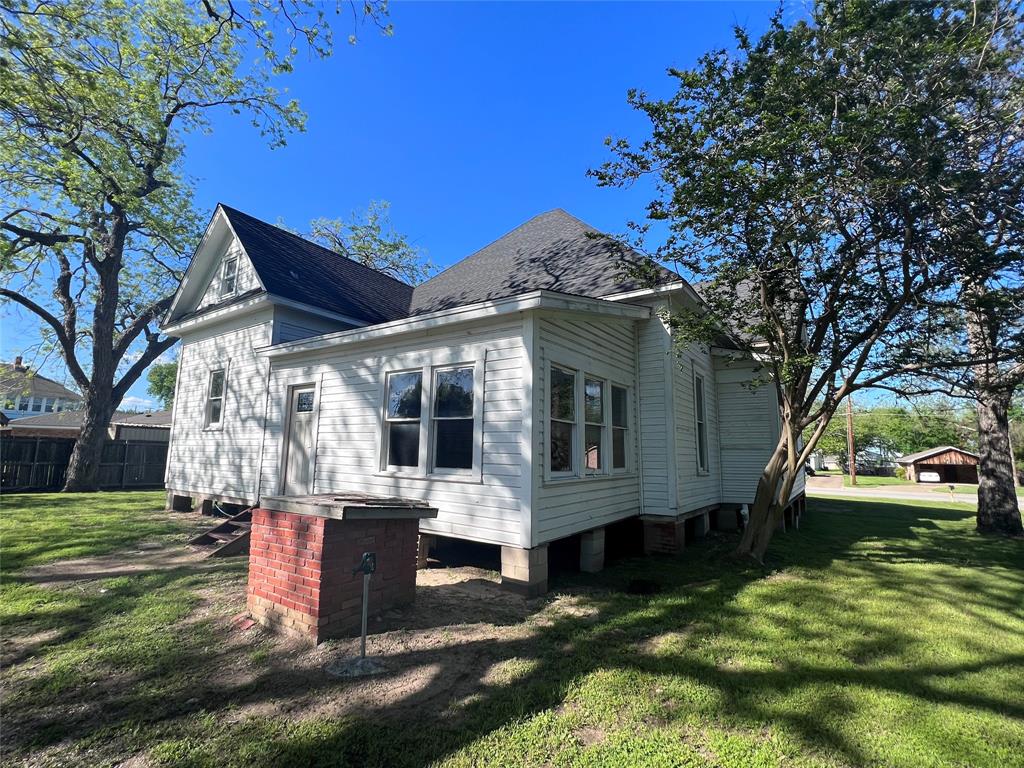 J Lynn Abstract - Residential