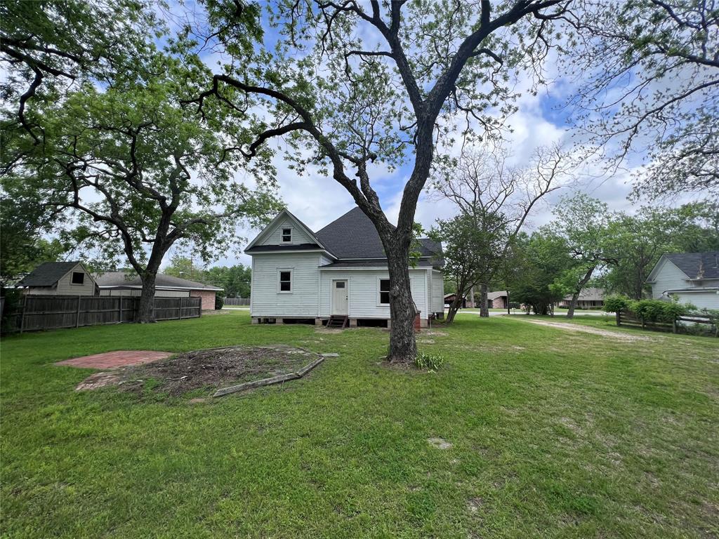 J Lynn Abstract - Residential