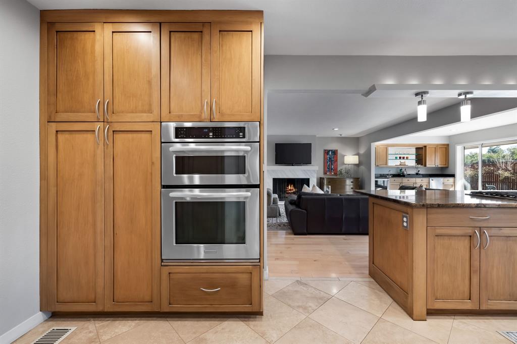 HOCKADAY SQUARE - Residential