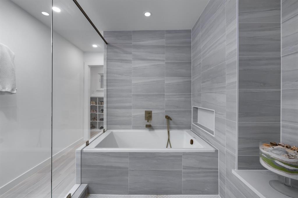 HOCKADAY SQUARE - Residential