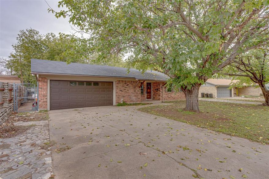 Newly remodeled home in established Granbury neighborhood close to schools, parks and all of the events our wonderful square has to offer.  Look at a map and you will find multiple boat launches within a few miles for your weekend fun.  This classic home boasts a comfortable yet inviting layout that has just been remodeled with a sunroom looking out on your oversized back yard for those fall family cook outs.  Please come have a look at this great property and with any questions please call listing agent
