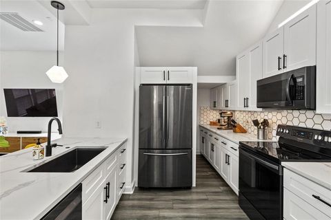 2100 N Fitzhugh Avenue D Dallas TX 75204