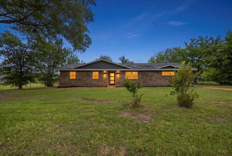 Photo of 3901 Fm 1395, Wills Point, TX 75169 (MLS # 21255336)