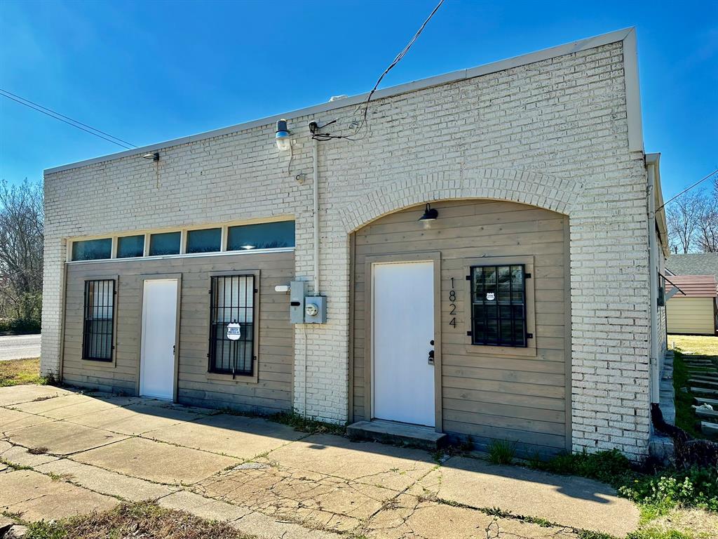 Photo 1 of 15 — 1824 S Walnut Street, Sherman, TX 75090