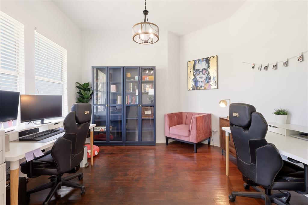 1744 Ivy Lane