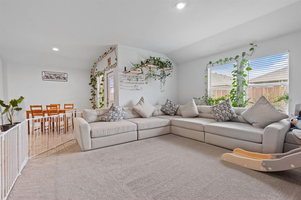 Justin, Texas 76247, United States, 4 Bedrooms Bedrooms, ,2 BathroomsBathrooms,Residential,Active,123116