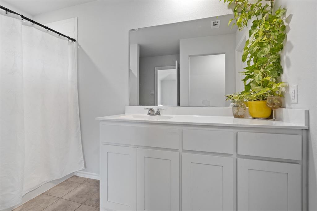 Justin, Texas 76247, United States, 4 Bedrooms Bedrooms, ,2 BathroomsBathrooms,Residential,Active,123116