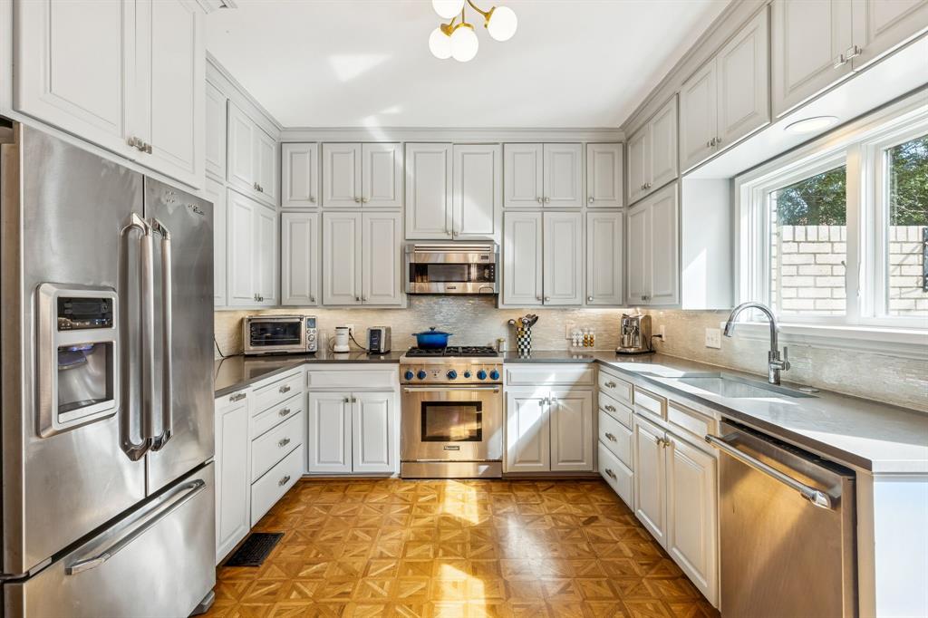 4303 University Boulevard