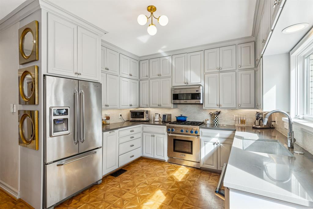 4303 University Boulevard