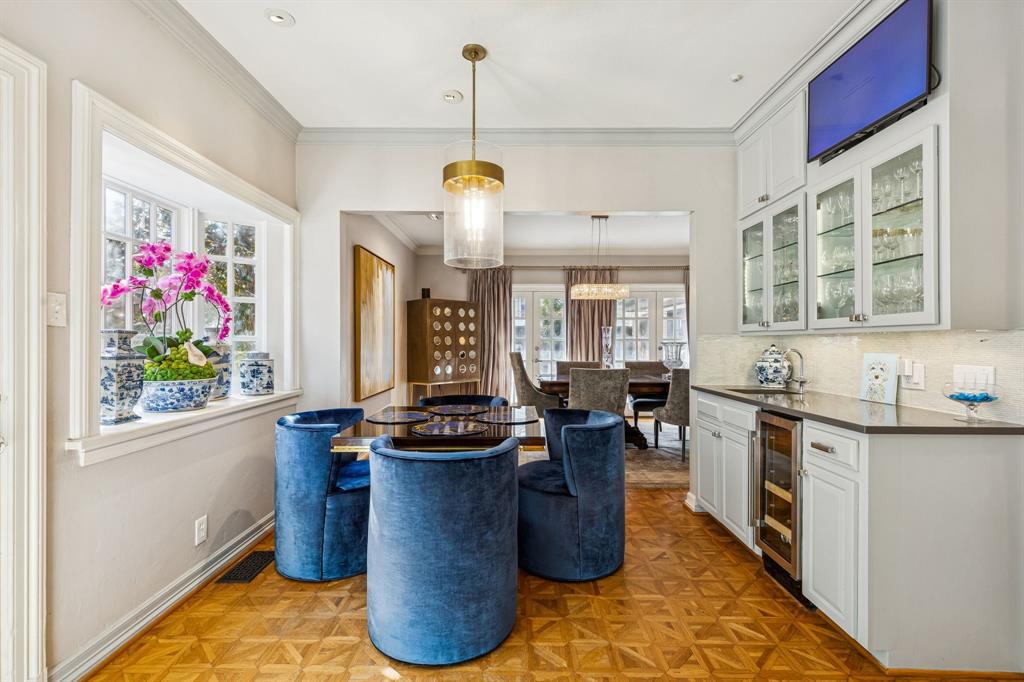 4303 University Boulevard