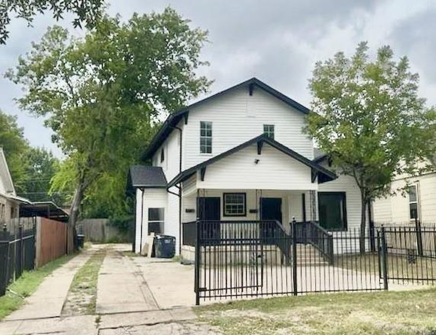 This property is conveniently located just 8 minutes from vibrant Downtown Fort Worth and offers quick access to shopping, dining, entertainment, and major highways. The spacious downstairs unit features four bedrooms and two full baths and has been recently remodeled for modern comfort. The upstairs unit offers three bedrooms and two baths, providing a comfortable and private living space. Enjoy convenient parking with a two-car carport in the backyard, plus additional parking in the front of the property — perfect for tenants or guests. Both units have been completely renovated
Tags