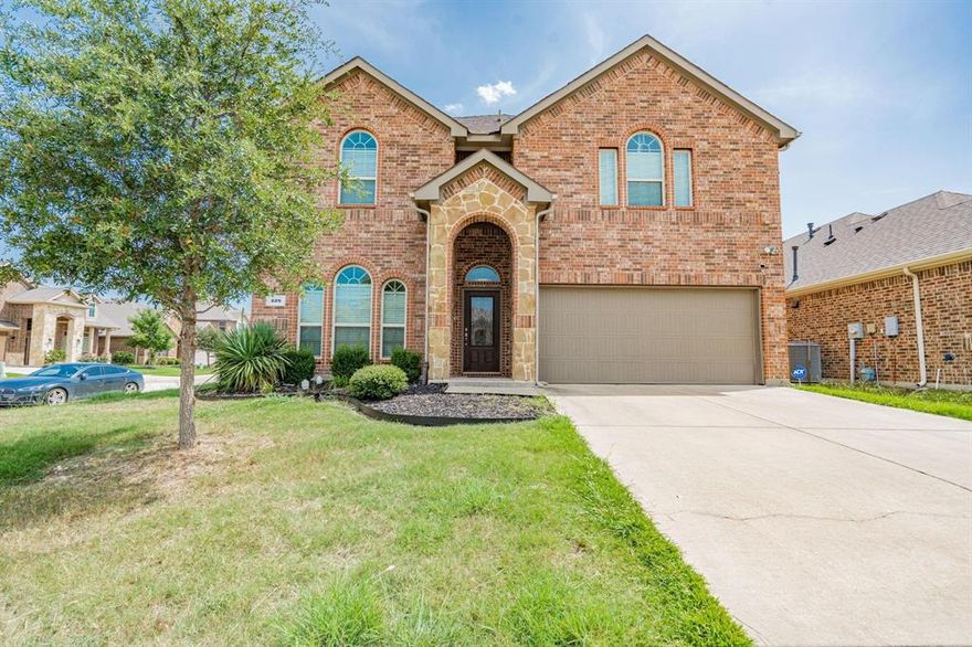 Welcome to 529 England St — a beautifully maintained home in the inviting community of Williamsburg. Situated in Fate, TX — a growing community with nearby shopping, dining, and recreation. Easy access to major roadways for commuting and travel. With nearly 2,922 sq ft of living space, this 4-bedroom, 3-bath property offers comfort, flexibility, and plenty of room to make it your own.