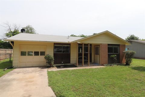 Photo of 1610 Wood Street, Brownwood, TX 76801 (MLS # 21251502)