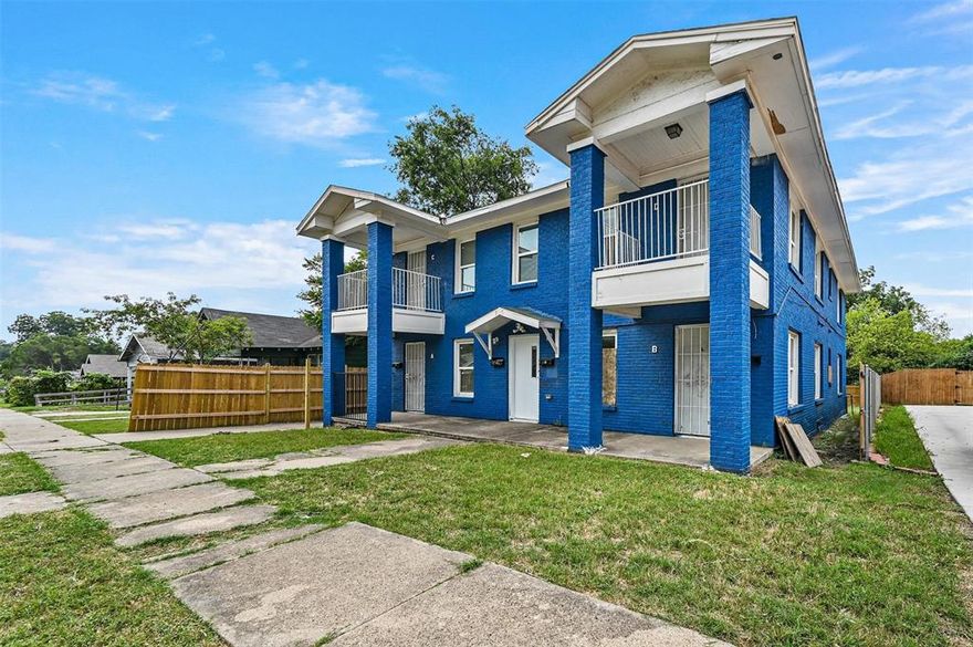 Calling all investors!

1016 E Arlington is a beautifully renovated quadplex located just 4 miles from vibrant downtown Fort Worth. Each of the four units features 2 bedrooms and 1 bathroom, offering an attractive and highly rentable floor plan for long-term tenants or mid-term rentals. Designated parking for each apartment. Property is currently 50% occupied.

Recent improvements make this an exceptional low-maintenance addition to any portfolio. In 2025, the yard drain system was replaced, providing peace of mind for years to come. Interior updates throughout the property enhance durability and tenant appeal, while the spacious layout in each unit supports strong, consistent rental demand.

Situated in a quickly growing corridor with easy access to major highways, medical centers, universities, and Fort Worth’s cultural district, this property is perfectly positioned for stable cash flow and long-term appreciation.

Whether you're expanding your portfolio or looking for your next high-performing asset, 1016 E Arlington delivers a rare combination of location, condition, and income potential. Don’t miss this opportunity!