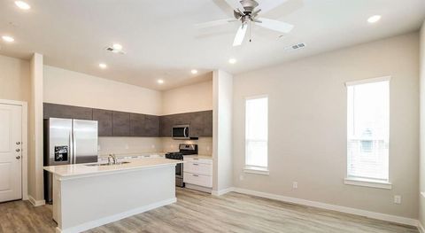 Photo of 1304 Creekbank Drive, McKinney, TX 75071 (MLS # 21097250) Photo of 1304 Creekbank Drive, McKinney, TX 75071 (MLS # 21097250)